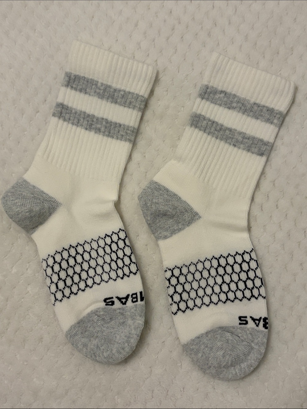 NWOT Bombas Vintage Stripes Half Calf Socks - White With Gray Stripes-Small